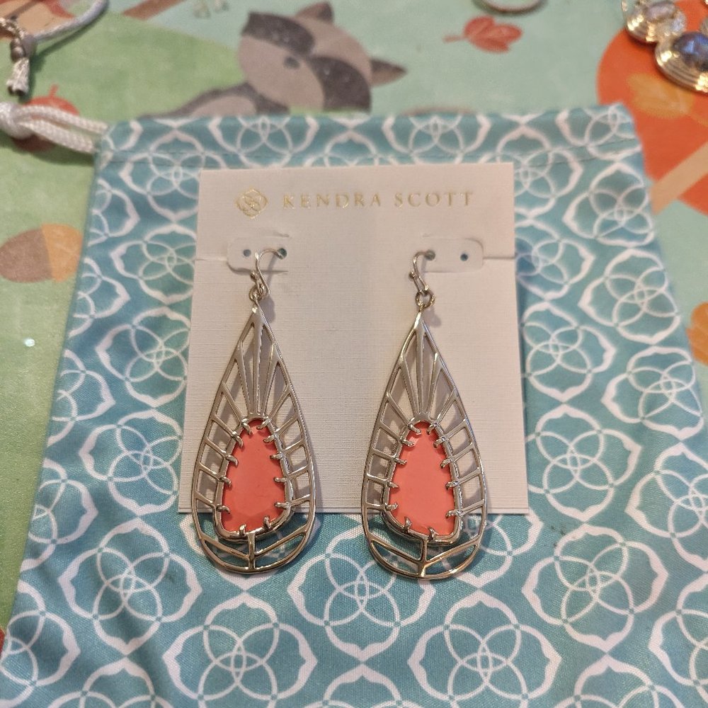 VVGUC HTF vintage Gold Lyra